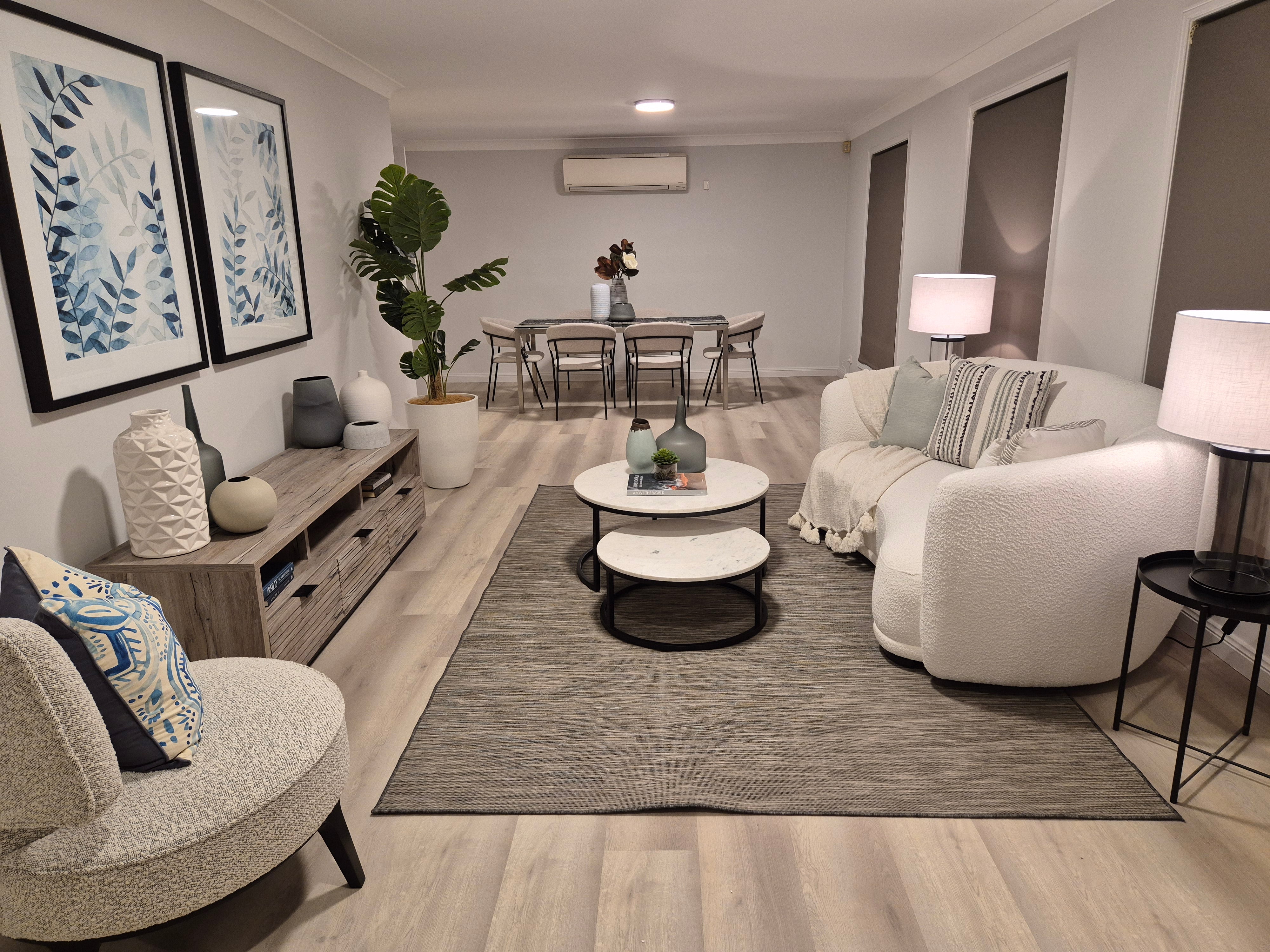 Aurelia white curved 2.5 Seater Sofa - $67 / week (6 week hire)